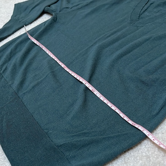 Uniqlo sweater | teal v-neck knit - Picture 3 of 5